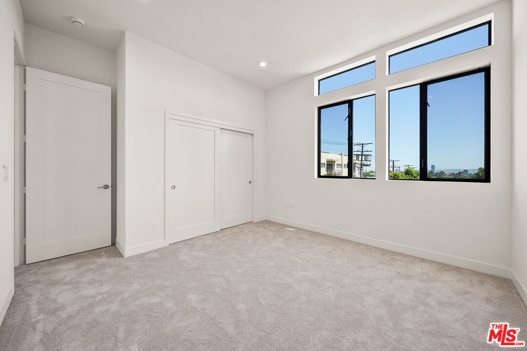 1204 N Orange Grv