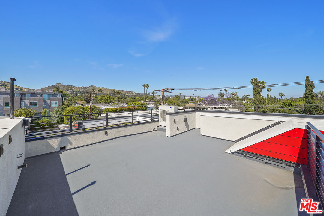 1204 N Orange Grv