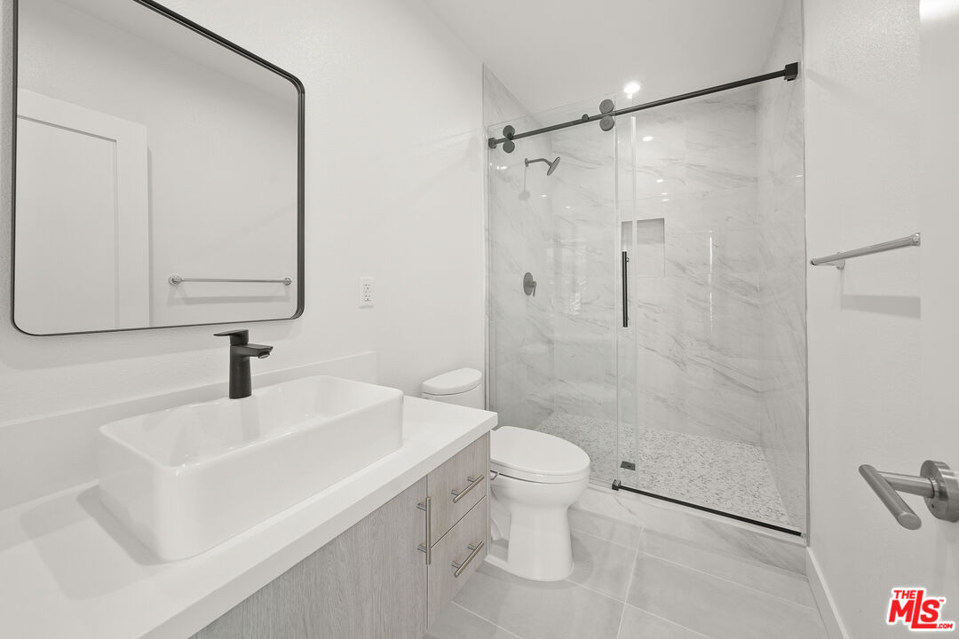 1204 N Orange Grv