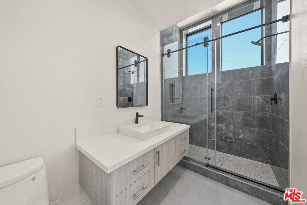 1204 N Orange Grv