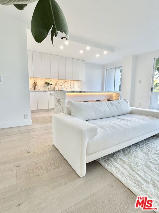 1131 Alta Loma Road 226