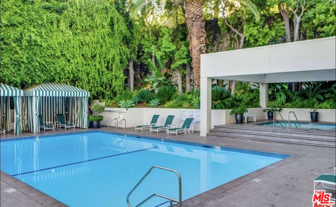 1131 Alta Loma Rd Unit: 226
