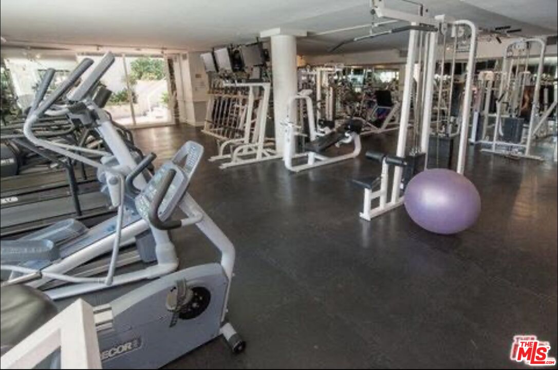 1131 Alta Loma Rd Unit: 226