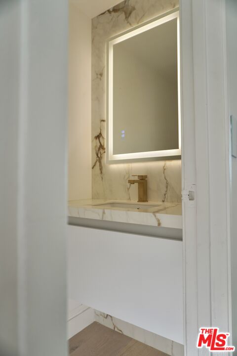 1131 Alta Loma Rd Unit: 226