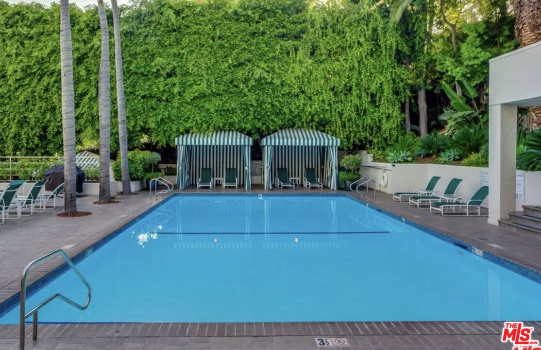 1131 Alta Loma Rd Unit: 226