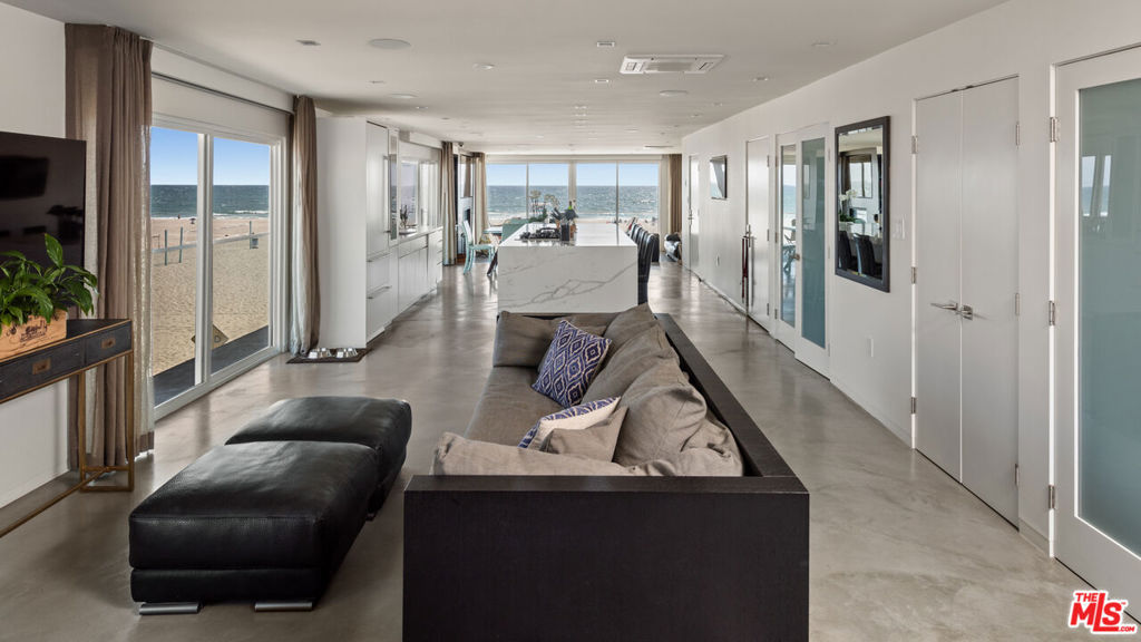 1 Driftwood Street 3