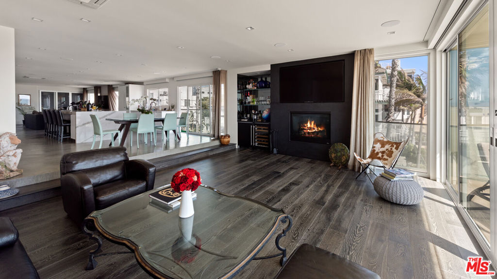 1 Driftwood Street 3