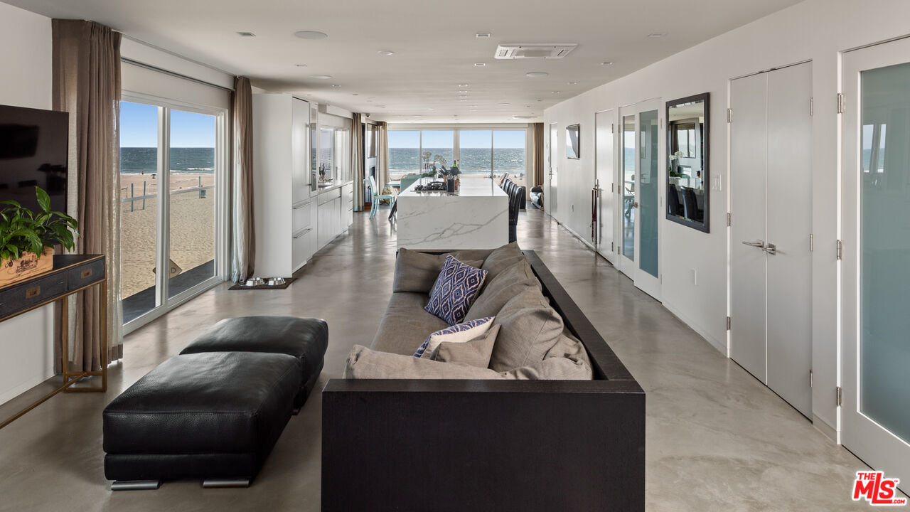1 Driftwood St Unit: 3