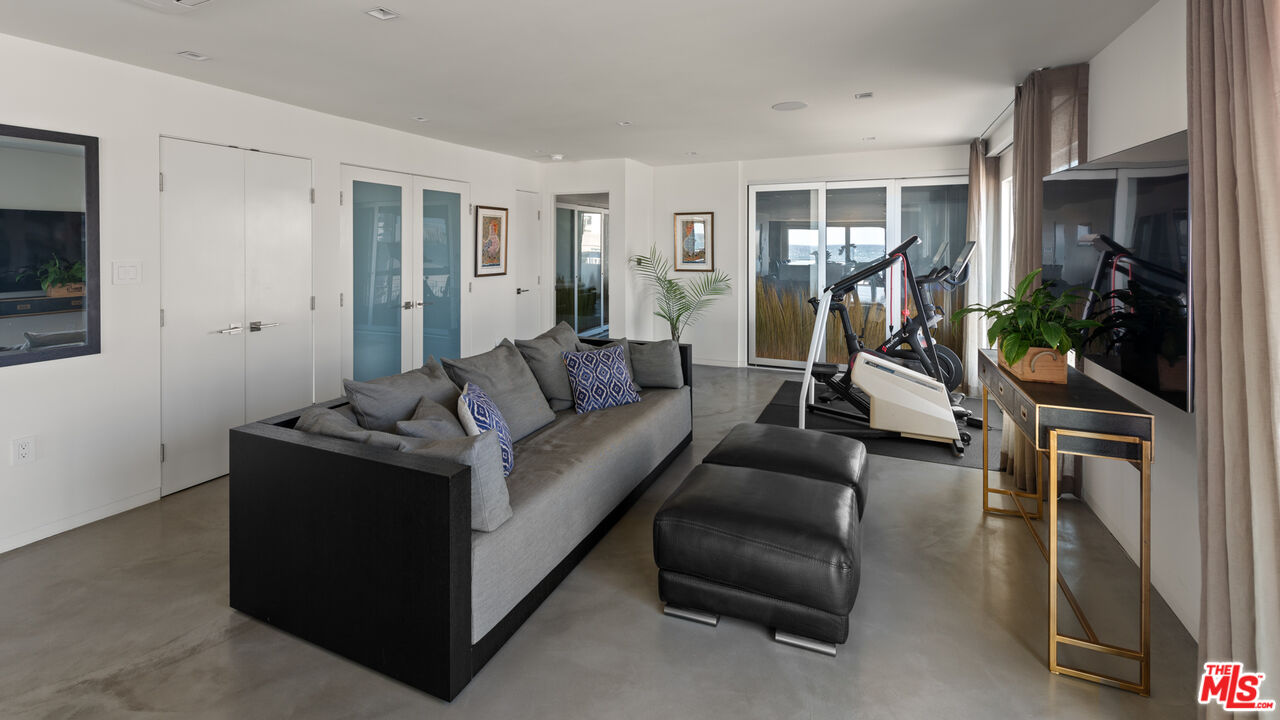 1 Driftwood St Unit: 3