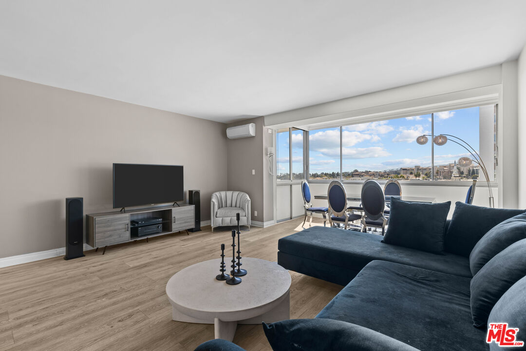 969 Hilgard Ave Unit: 809