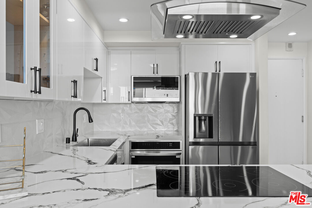 969 Hilgard Ave Unit: 809