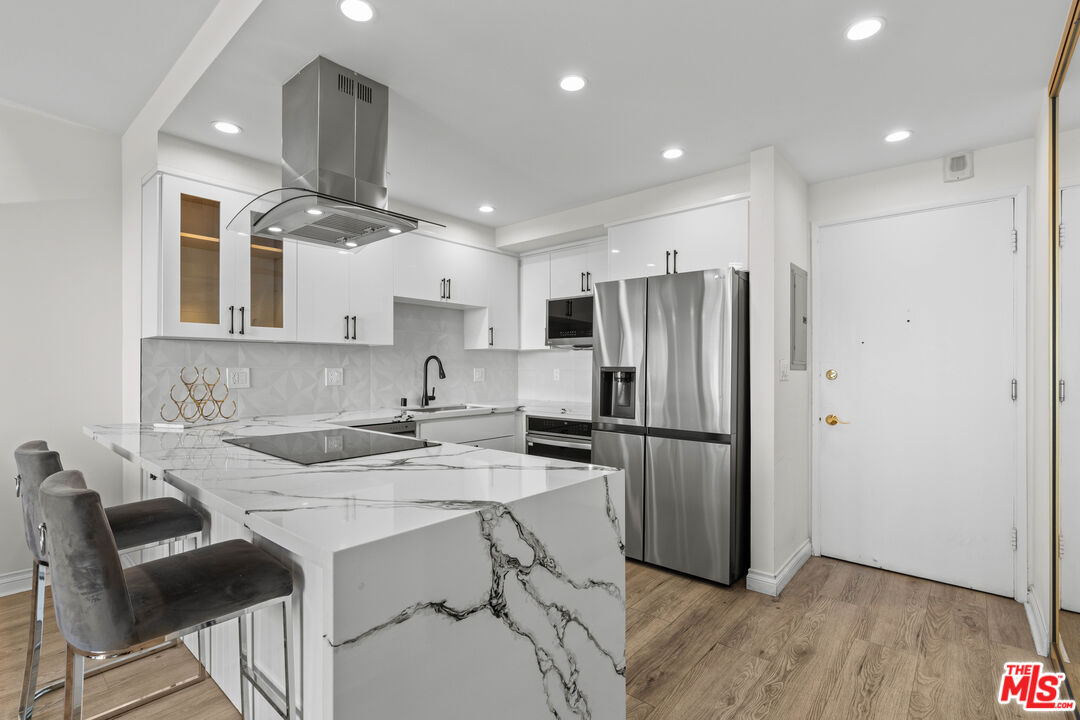 969 Hilgard Ave Unit: 809