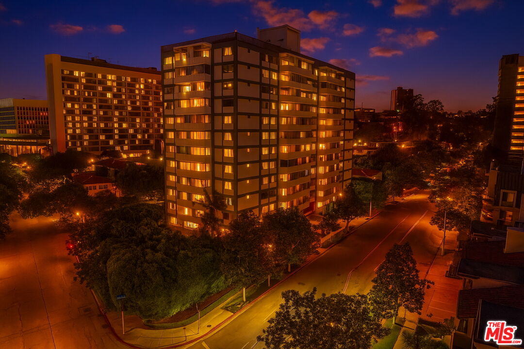 969 Hilgard Ave Unit: 809