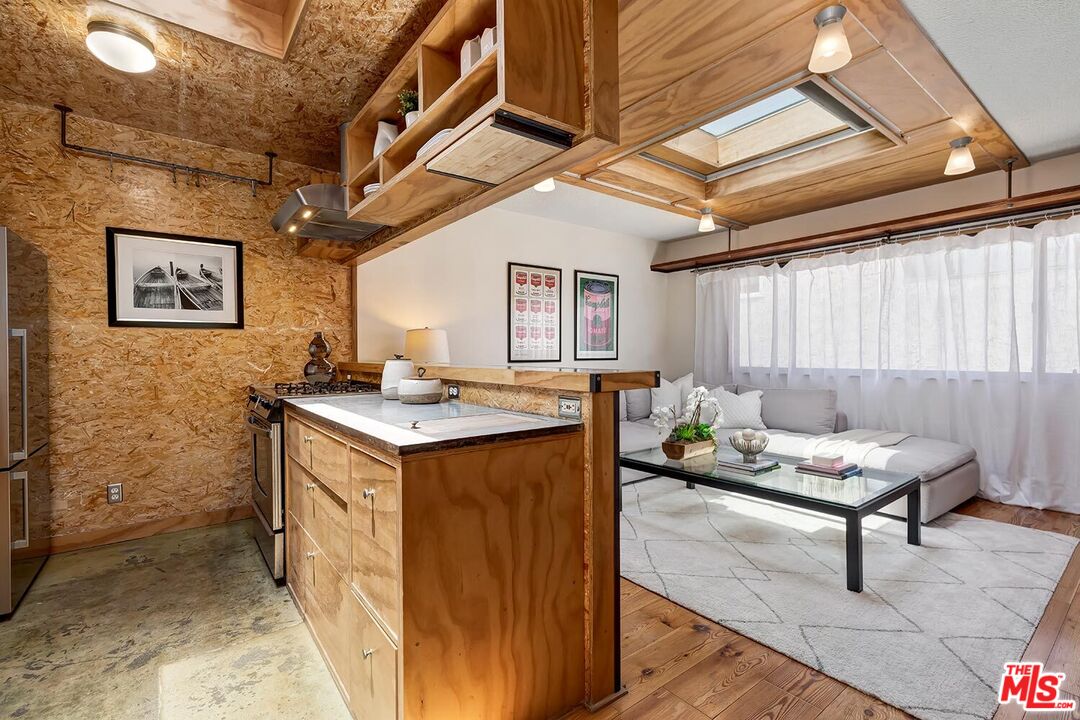 1524 10th St Unit: 6