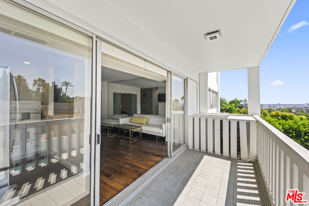 999 N Doheny Dr Unit: 211
