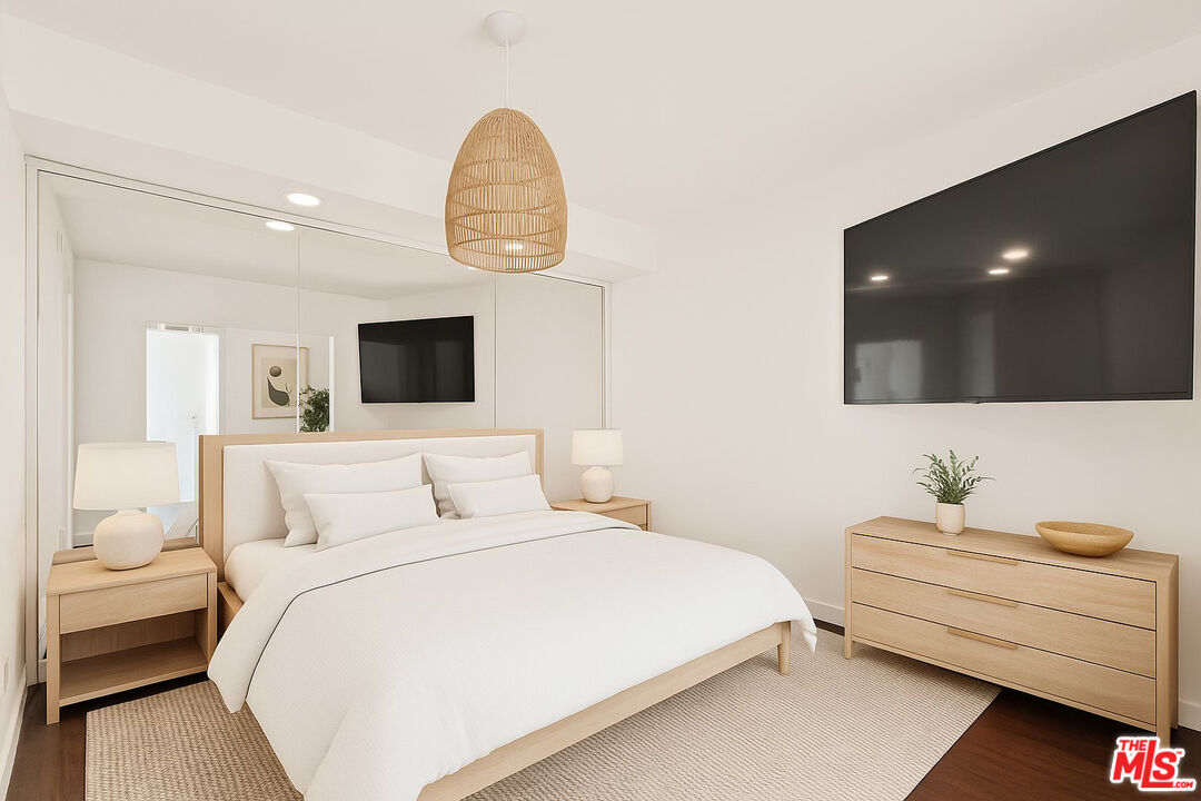 999 N Doheny Dr Unit: 211