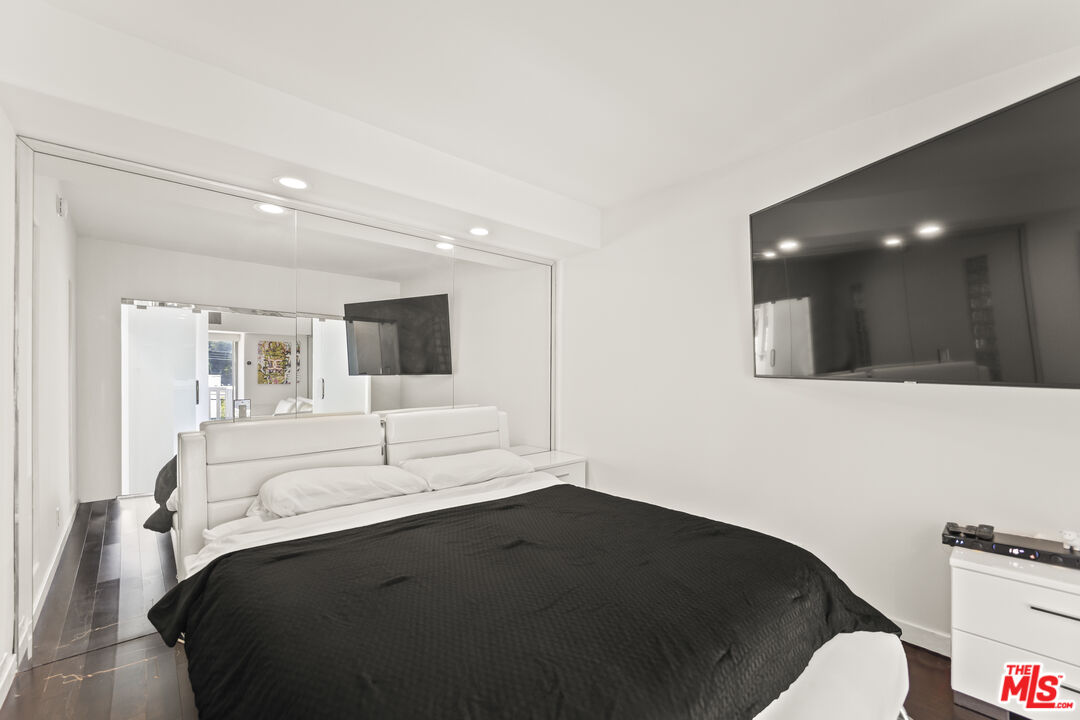 999 N Doheny Dr Unit: 211