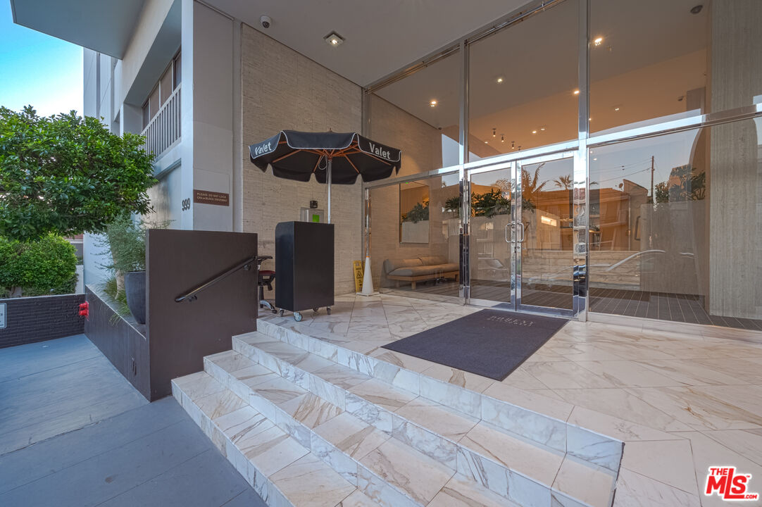 999 N Doheny Dr Unit: 211