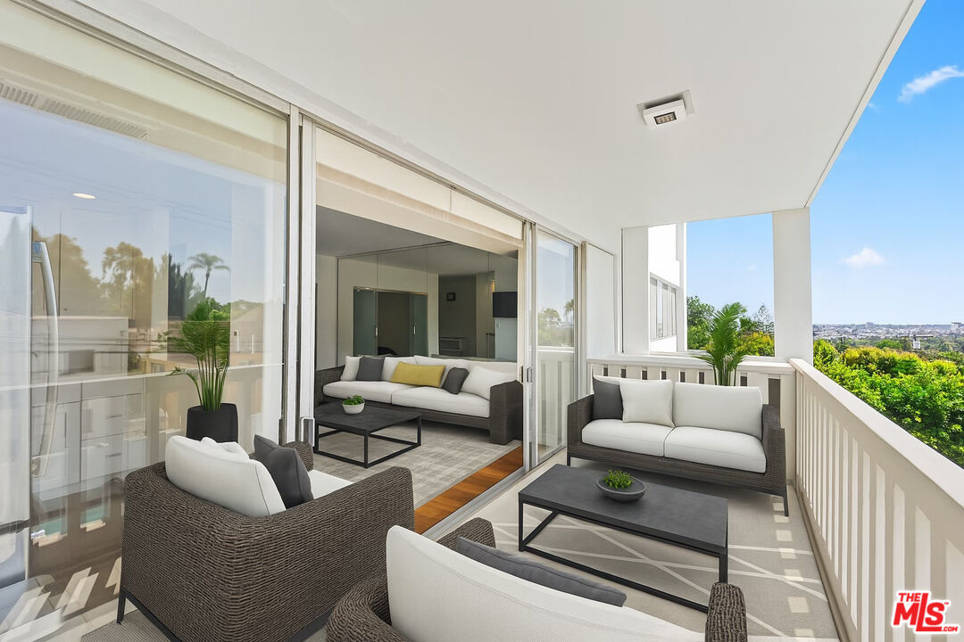 999 N Doheny Dr Unit: 211