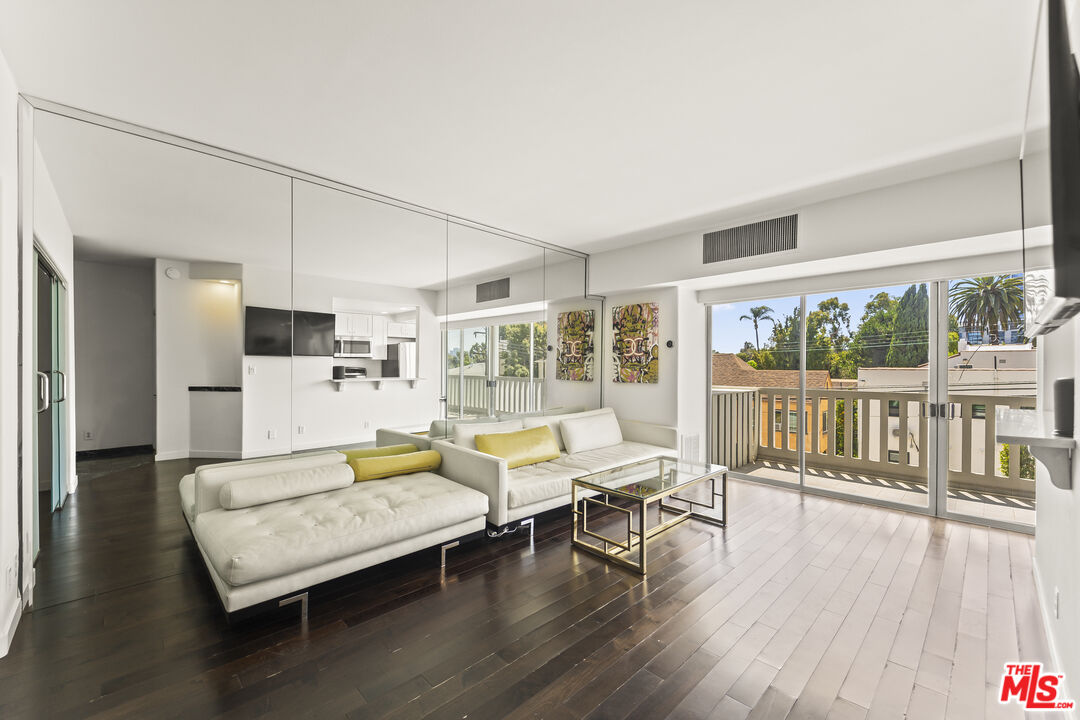 999 N Doheny Dr Unit: 211