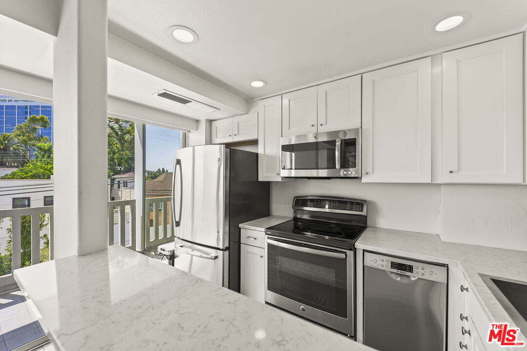 999 N Doheny Dr Unit: 211