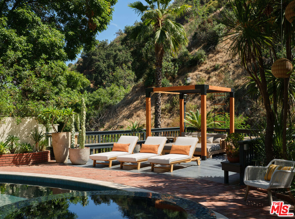 2015 Nichols Canyon Rd