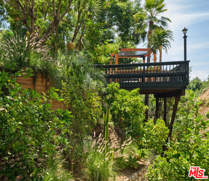 2015 Nichols Canyon Rd