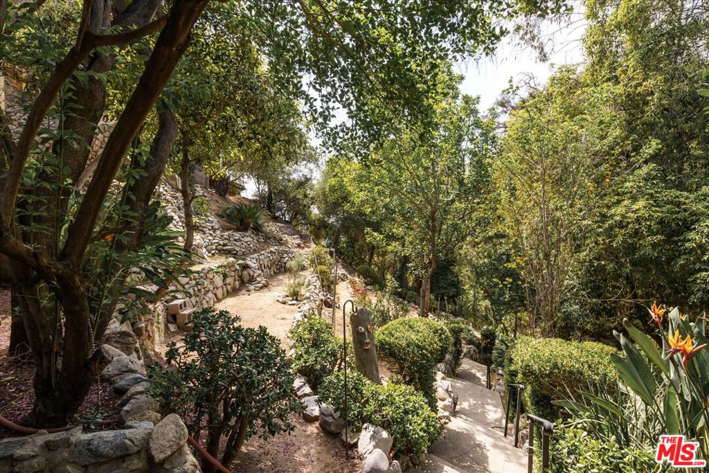 11111 Tujunga Canyon Boulevard