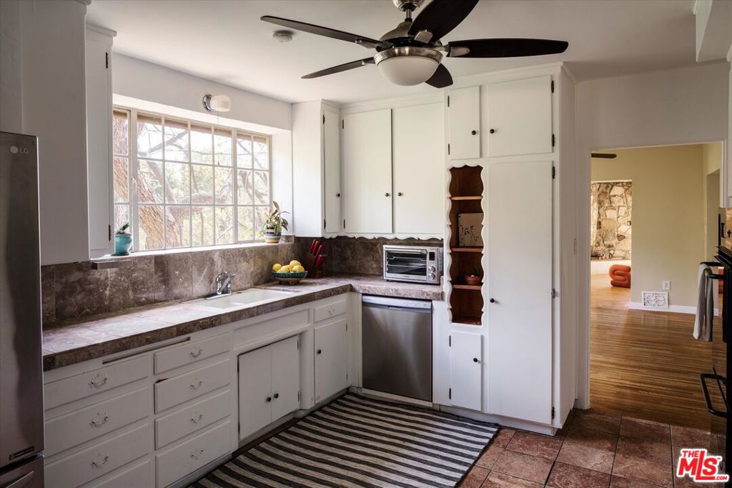 11111 Tujunga Canyon Boulevard