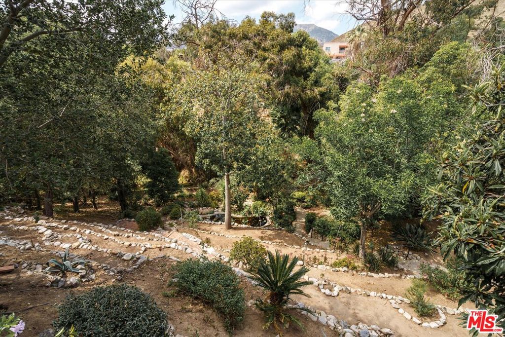 11111 Tujunga Canyon Boulevard