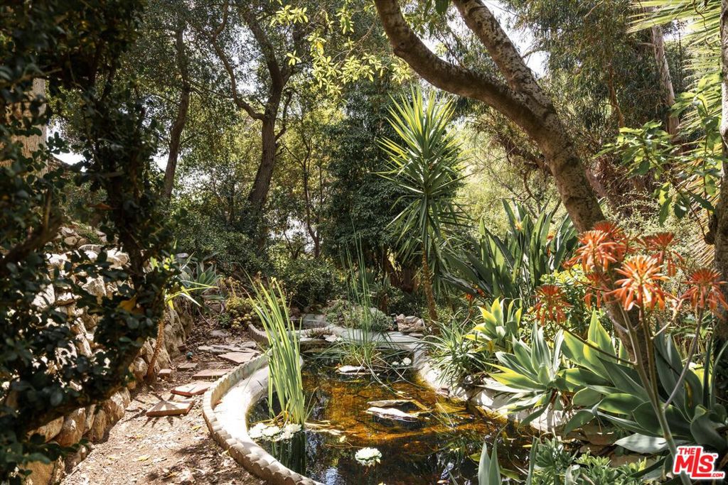 11111 Tujunga Canyon Boulevard