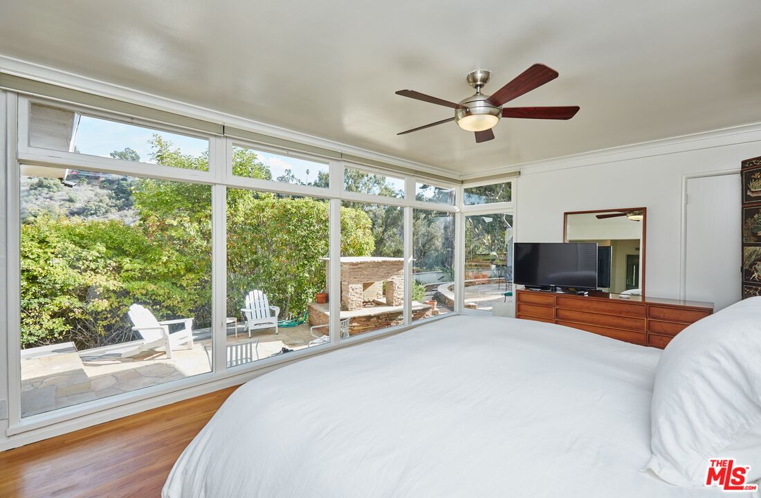 1104 Casiano Rd