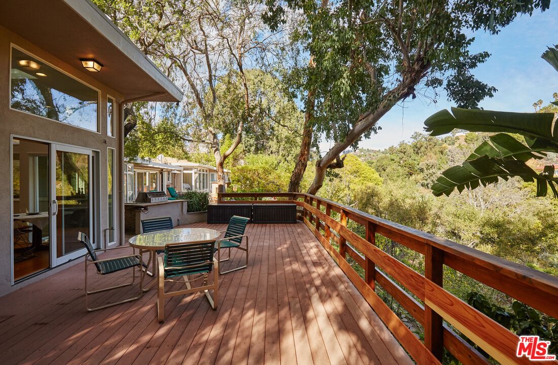 1104 Casiano Rd