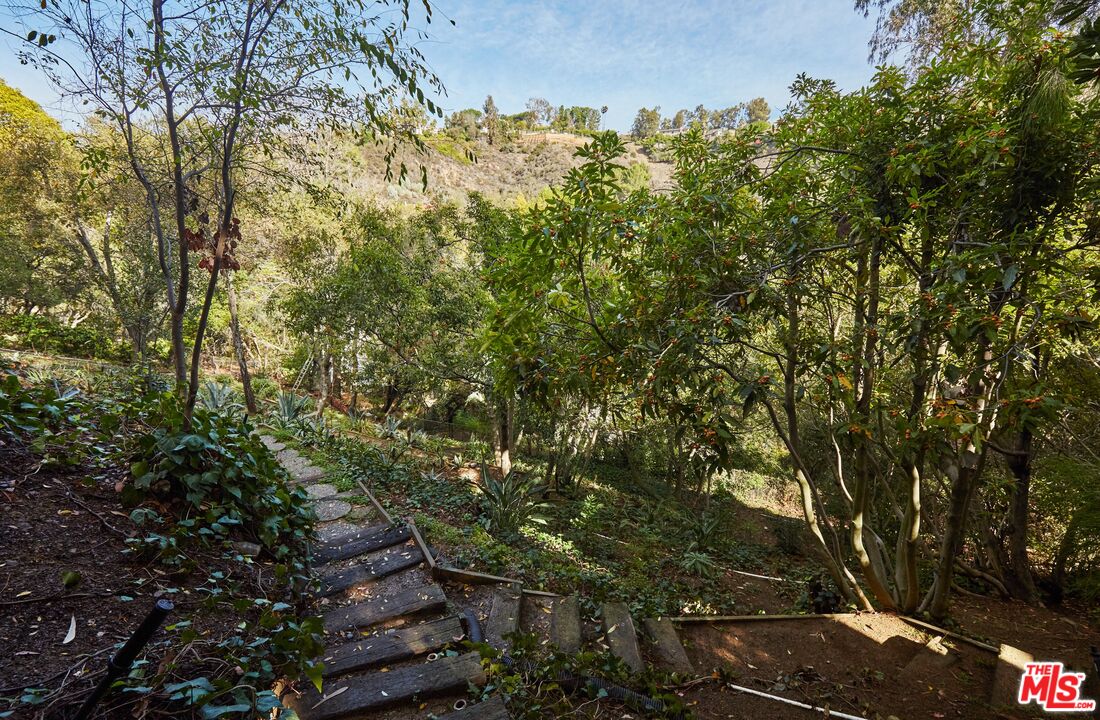 1104 Casiano Rd