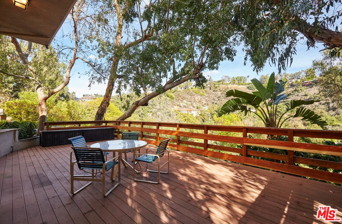 1104 Casiano Rd