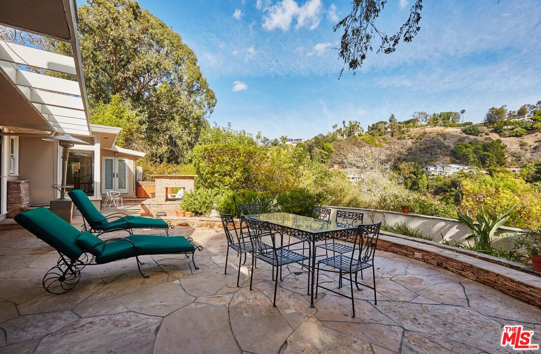 1104 Casiano Rd