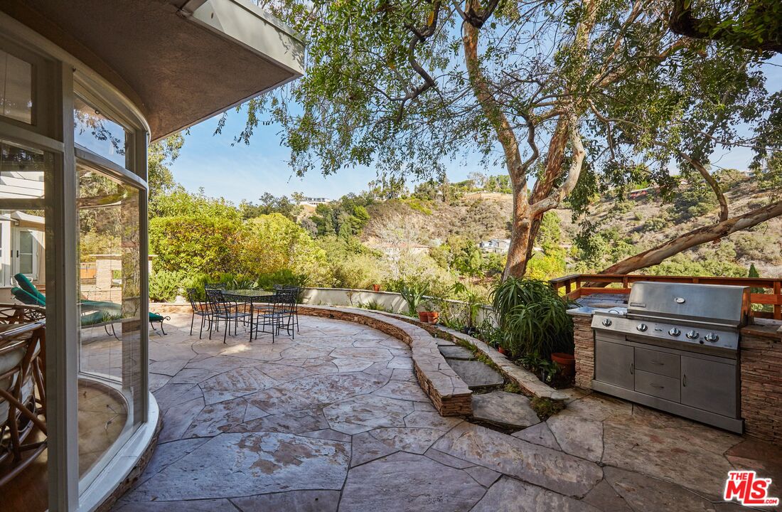 1104 Casiano Rd