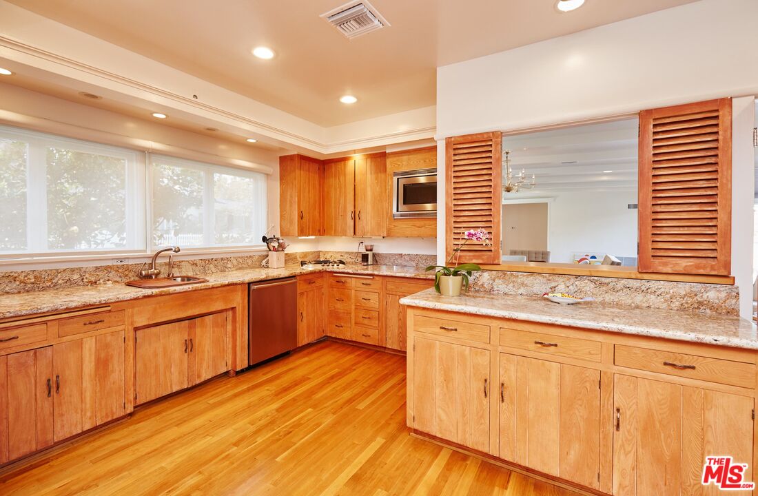 1104 Casiano Rd