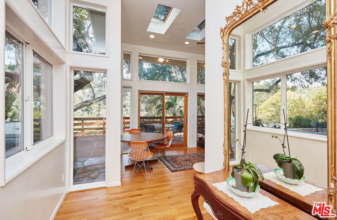 1104 Casiano Rd