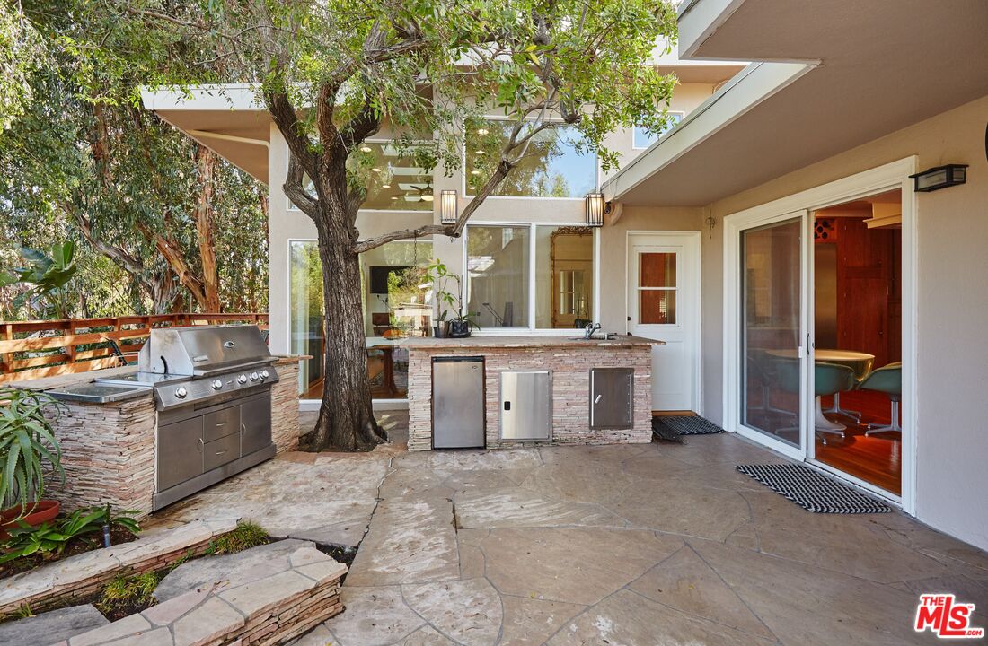 1104 Casiano Rd