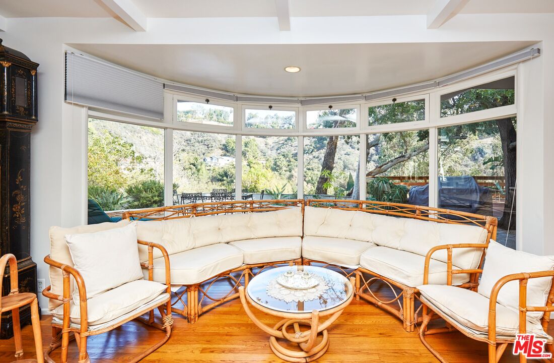 1104 Casiano Rd
