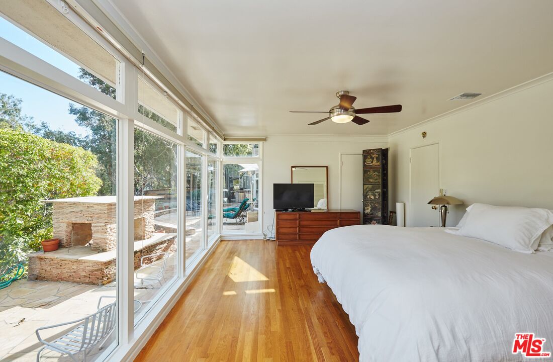 1104 Casiano Rd