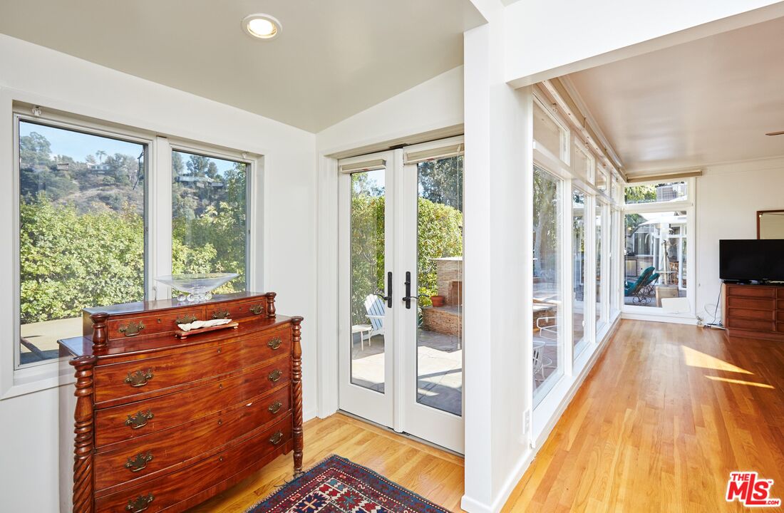 1104 Casiano Rd