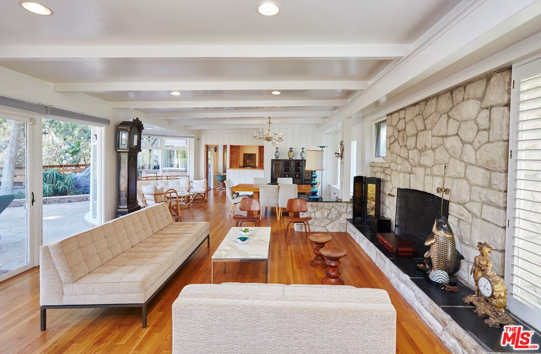1104 Casiano Rd