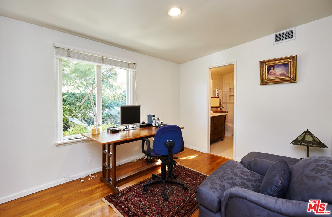 1104 Casiano Rd