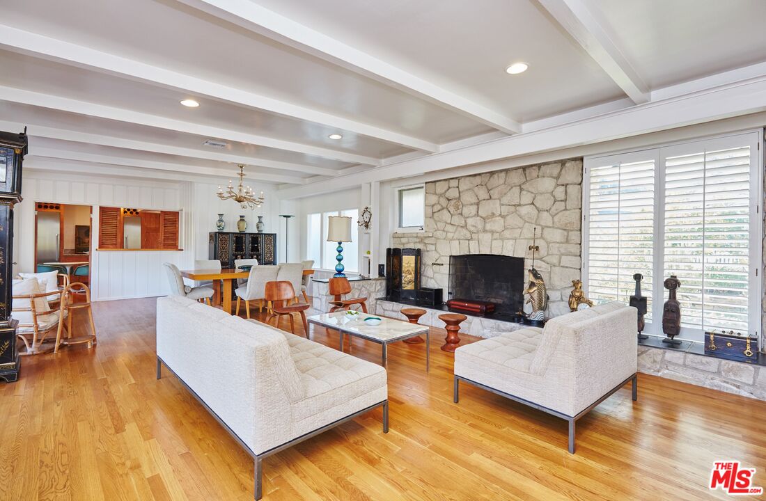 1104 Casiano Rd