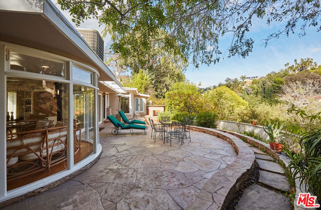 1104 Casiano Rd