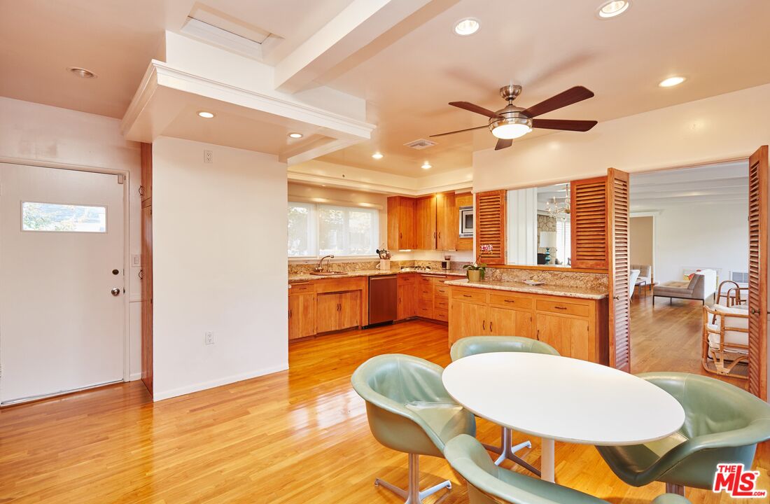 1104 Casiano Rd