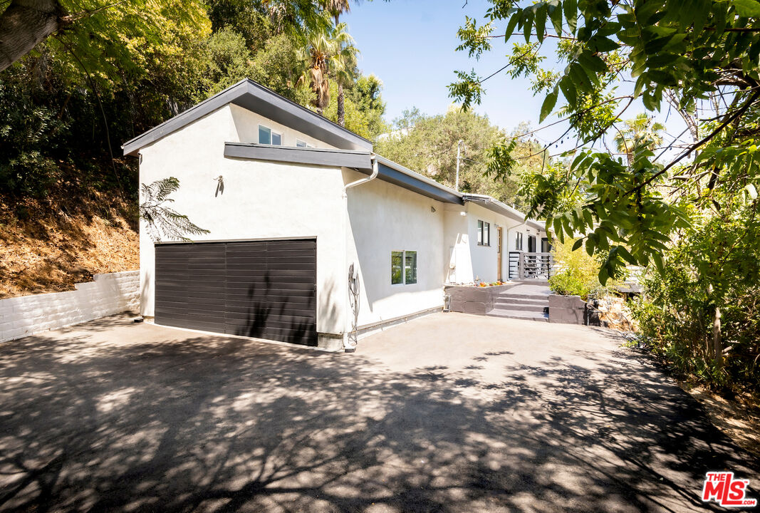 3375 Coldwater Canyon Ave
