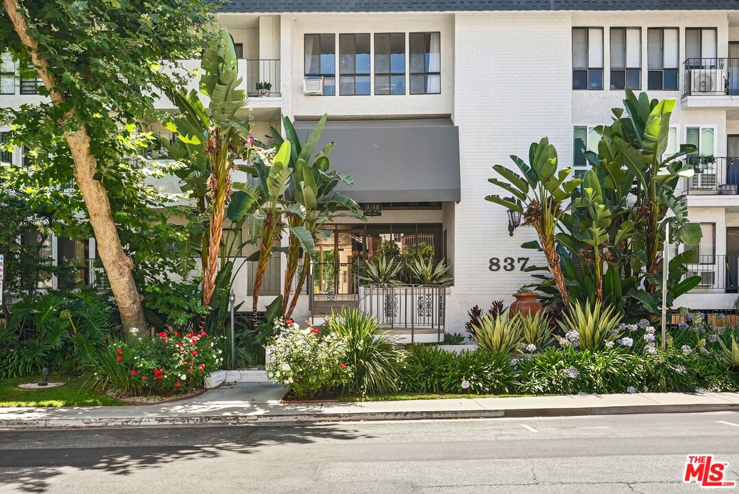 837 N West Knoll Dr Unit: 212